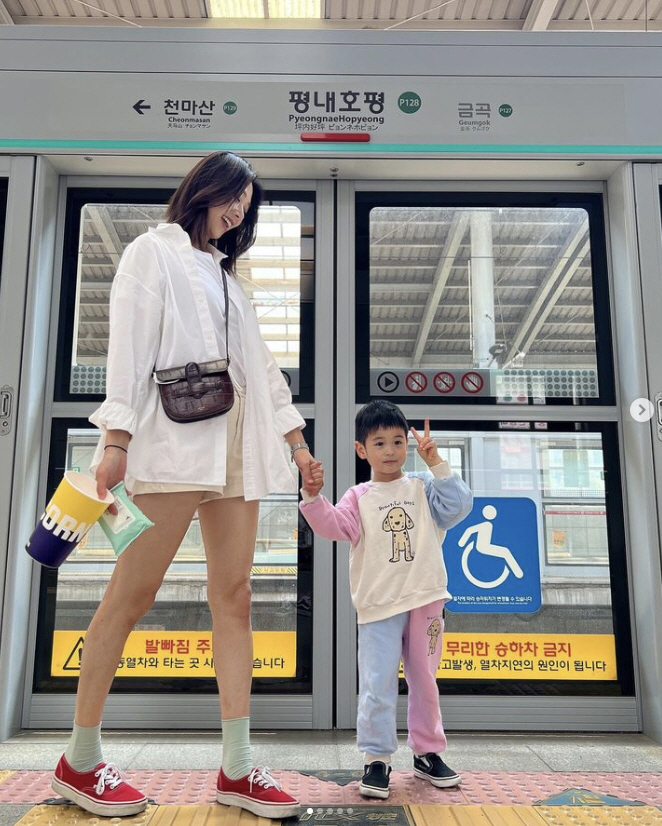 '강경준♥' 장신영, 훈남 아들과 기차여행 "엄마 아닌 누나 포스"