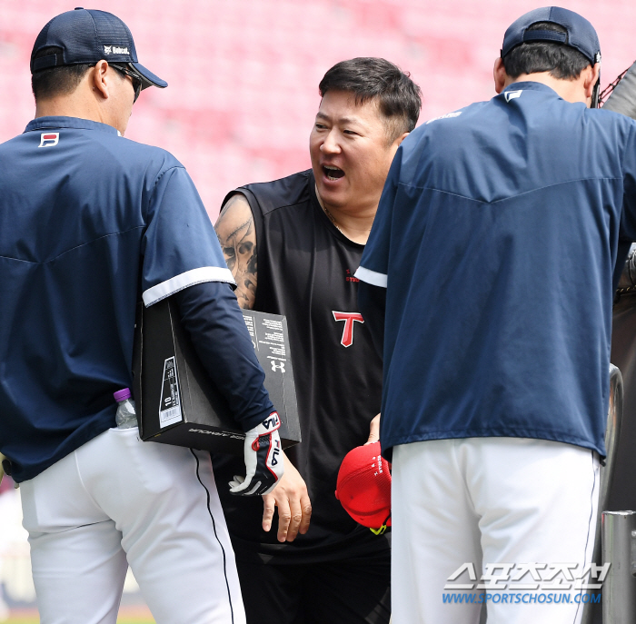 천하의 최형우를 움찔하게 한 사람은 누구?, 옛 주장과 스승 앞에서는 애…