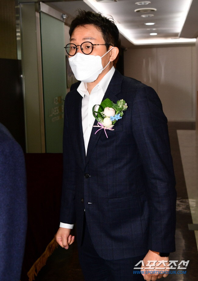'트럭시위' 한화팬들 요구는 손 혁 단장 사퇴, 진짜 책임자는 따로 있다