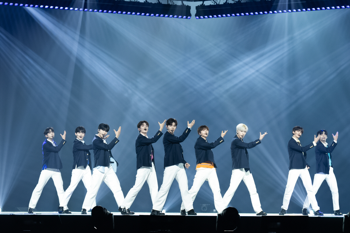 제로베이스원, 데뷔 전부터 핫하네…첫 공식 무대에 韓·日 들썩