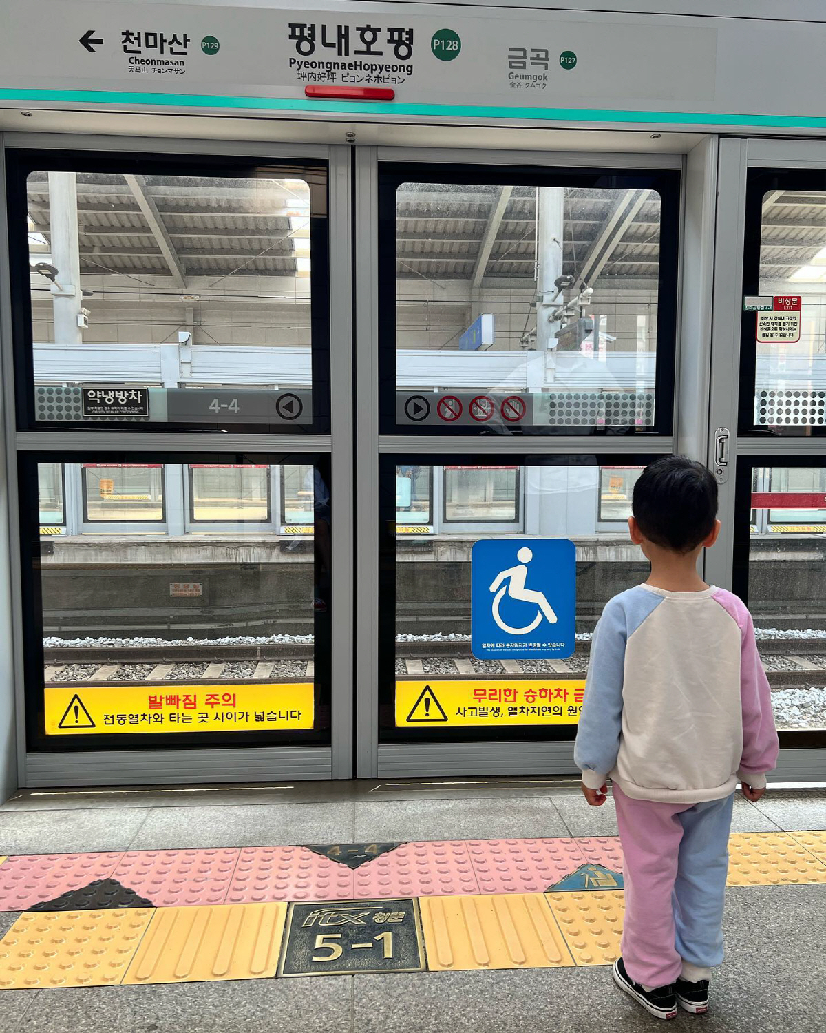 '강경준♥' 장신영, 행동까지 똑 닮은 '붕어빵 父子' 포착 "기차를 기…