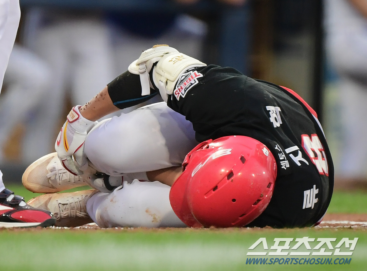 '같은 부위를 두번씩이나…' 류지혁, 두번째는 일어서지 못했다 "병원 후…