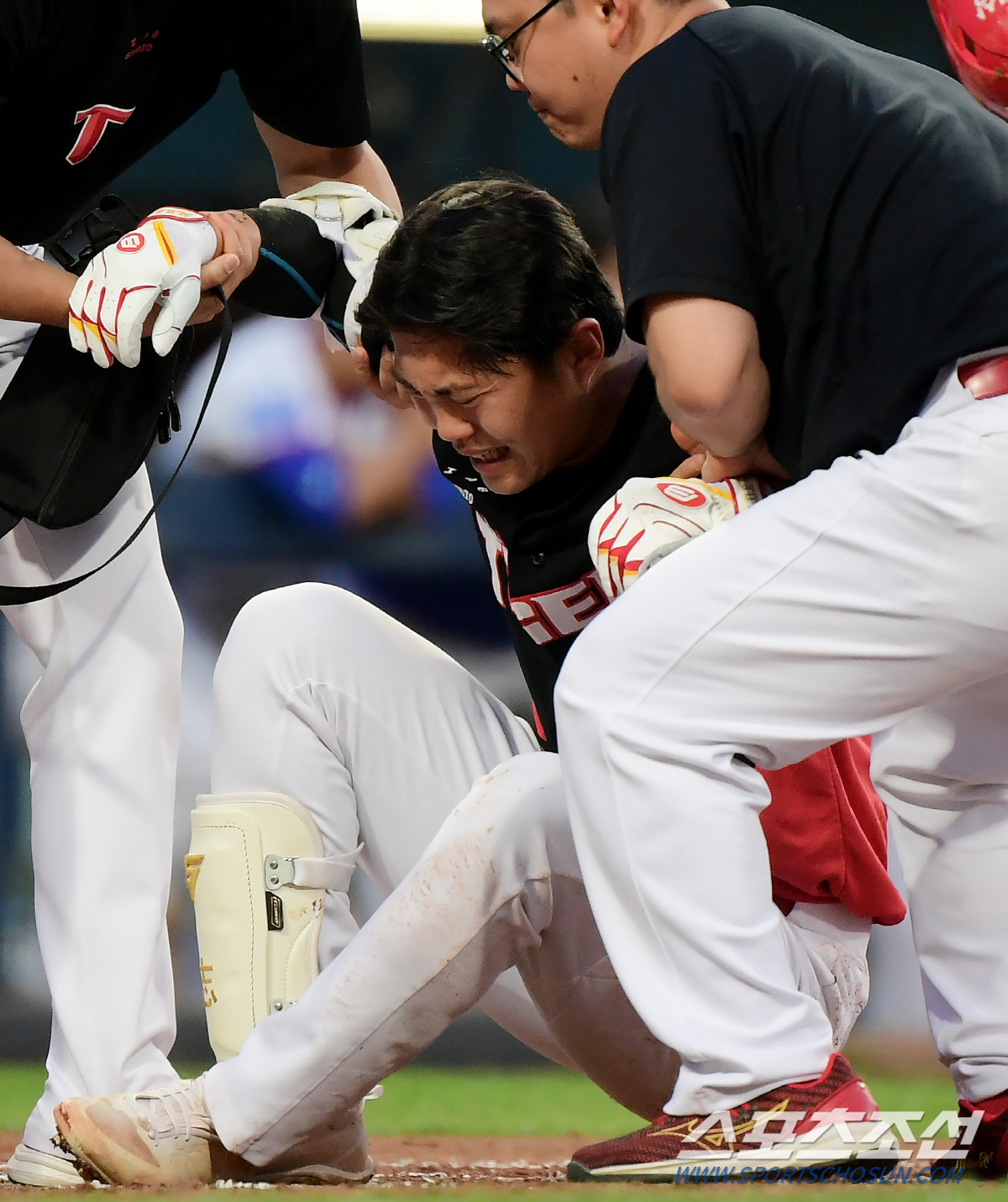"뼈에 이상 없다. 단순 타박상" 맞은데 또 맞고 실려간 류지혁, 검진 …