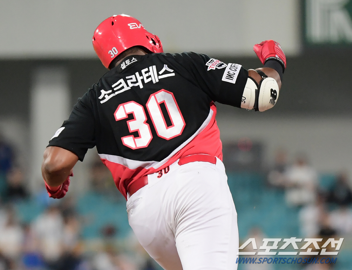 '부상' 류지혁 대신 황대인, 홈런+역전 결승타...7회 7득점 KIA,…