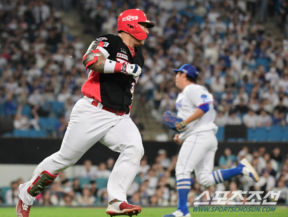 '부상' 류지혁 대신 황대인, 홈런+역전 결승타...7회 7득점 KIA,…