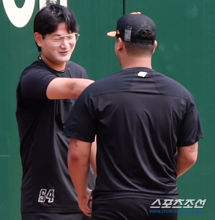 161km 광속 인류가 야구팬을 대하는 태도, 빨간 옷 SSG 꼬마들이 …