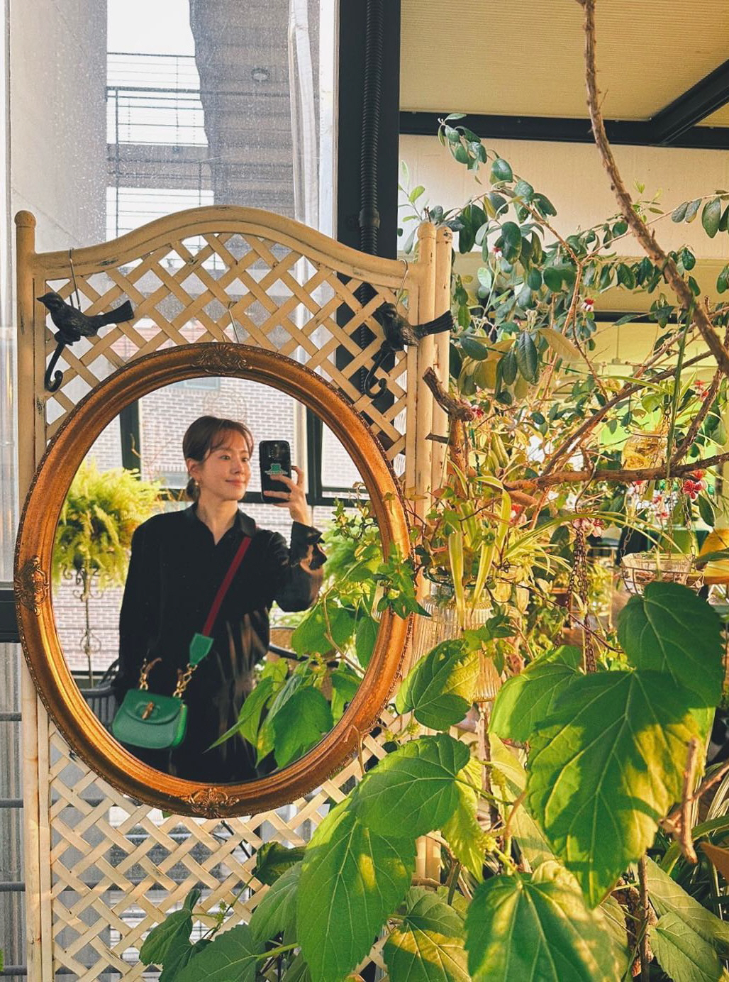 한지민, 장미꽃보다 작은 얼굴 말이 돼? "누가 꽃이게"