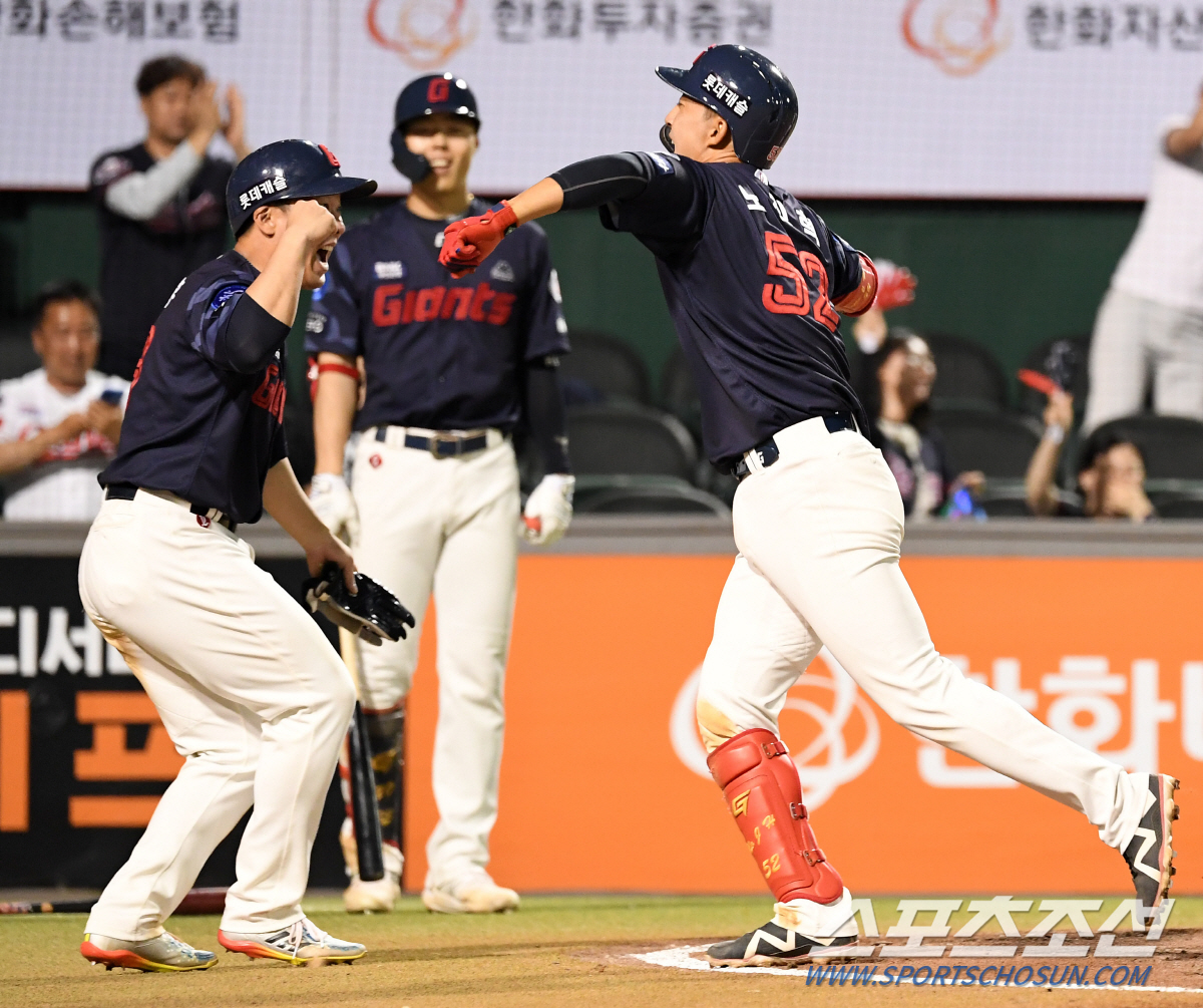 '한방으로 뒤집었다' 단독 1위 롯데 끝내주는 남자 노진혁...대전을 사…