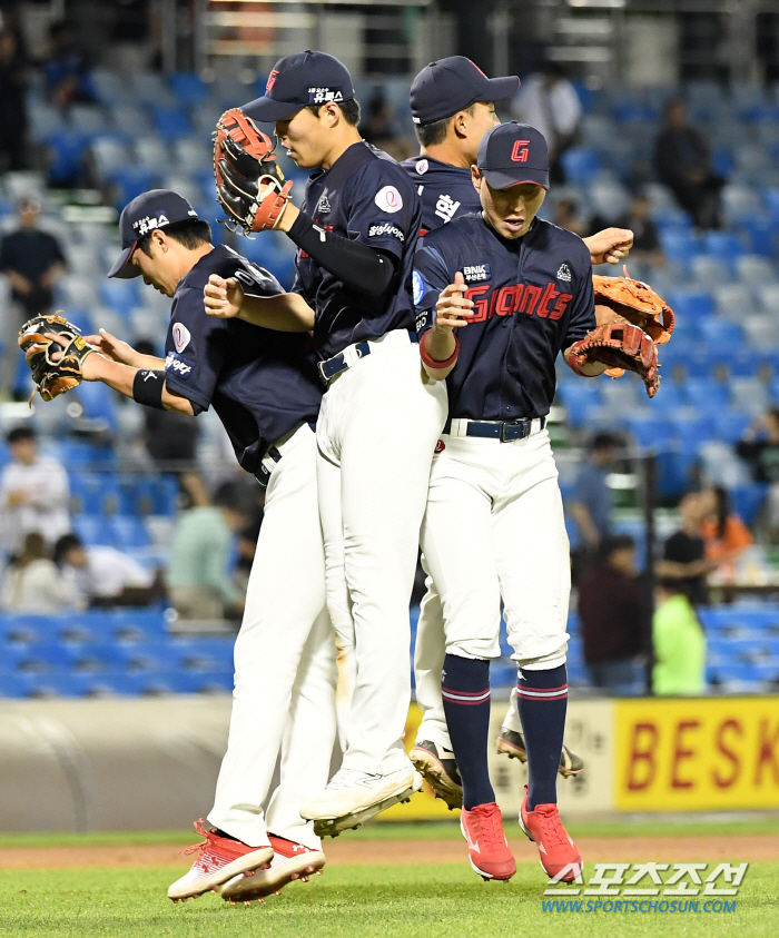 '한방으로 뒤집었다' 단독 1위 롯데 끝내주는 남자 노진혁...대전을 사…