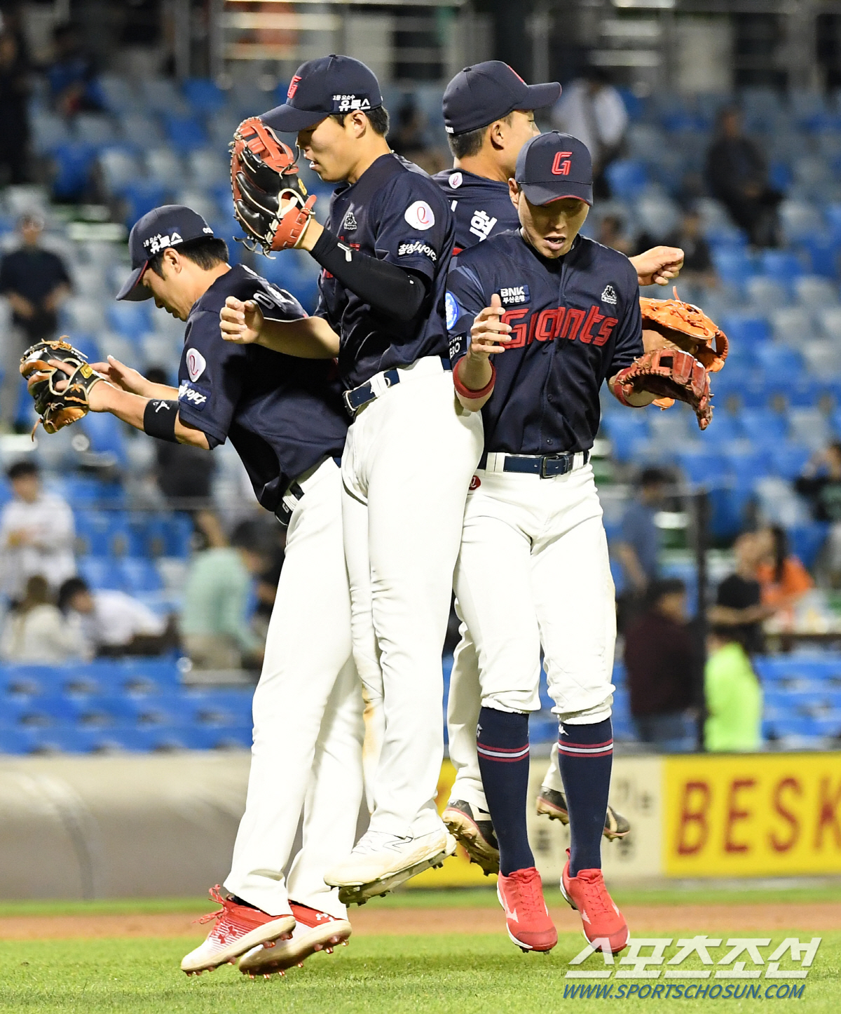 '한방으로 뒤집었다' 단독 1위 롯데 끝내주는 남자 노진혁...대전을 사…