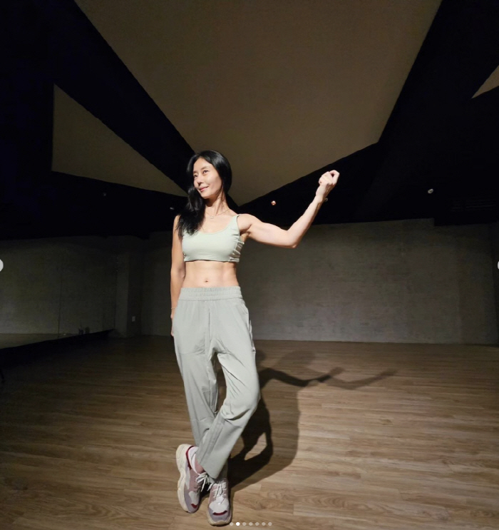 '싱글맘' 이지현, 쫙쫙 갈라진 등근육+11자 복근 몸매 "작년부터 살 …