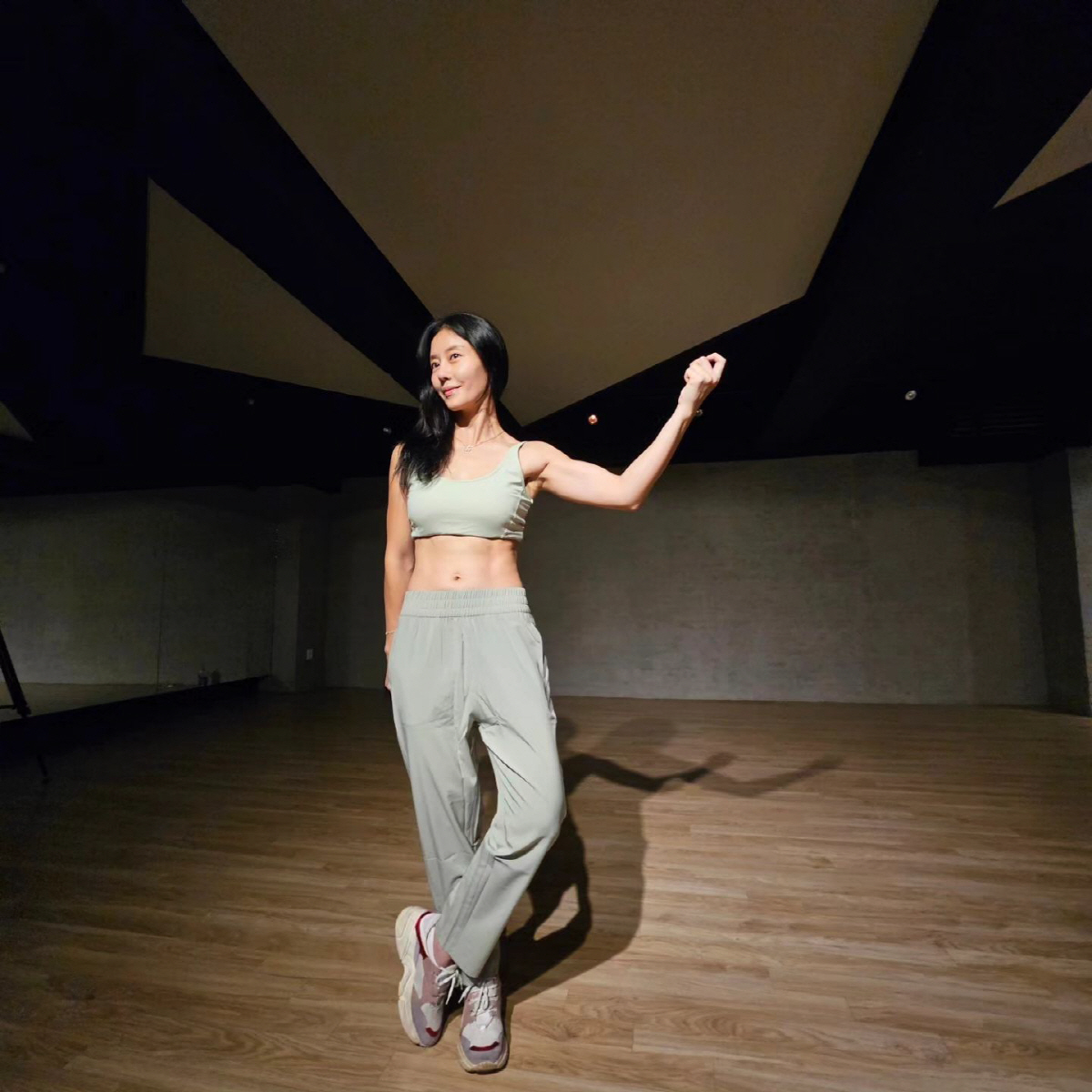 "냄새는 사람들을 자꾸 피하게 돼"…근육질 뒤태 자랑한 이지현, 다이어트…