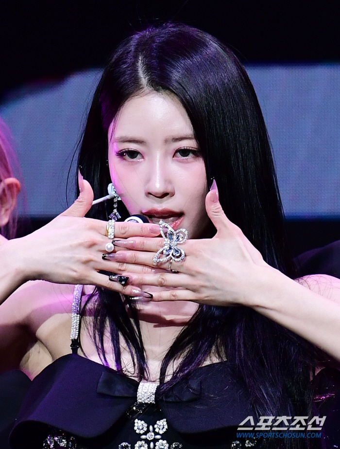 [SC현장] "9년만 솔로데뷔, 꿈같아"…미주, 눈물로 알린 본업 컴백(…