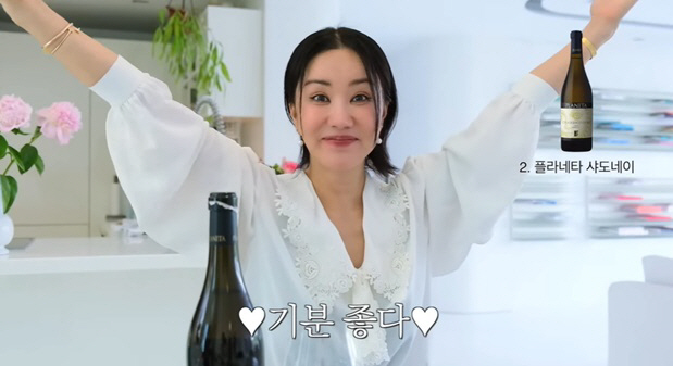 엄정화, '닥터 차정숙' 인기에 샴페인 축포 "요새 매일이 선물 같다" …