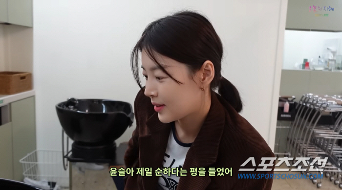 '엄마' 한지혜, "미칠 것 같다. 기어다닐 때가 좋았다". 딸 윤슬에게…