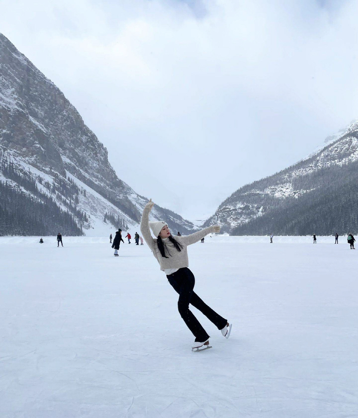 '피겨 황제' 김연아, 다시 은반 위에 섰다..스케이트 신고 접수
