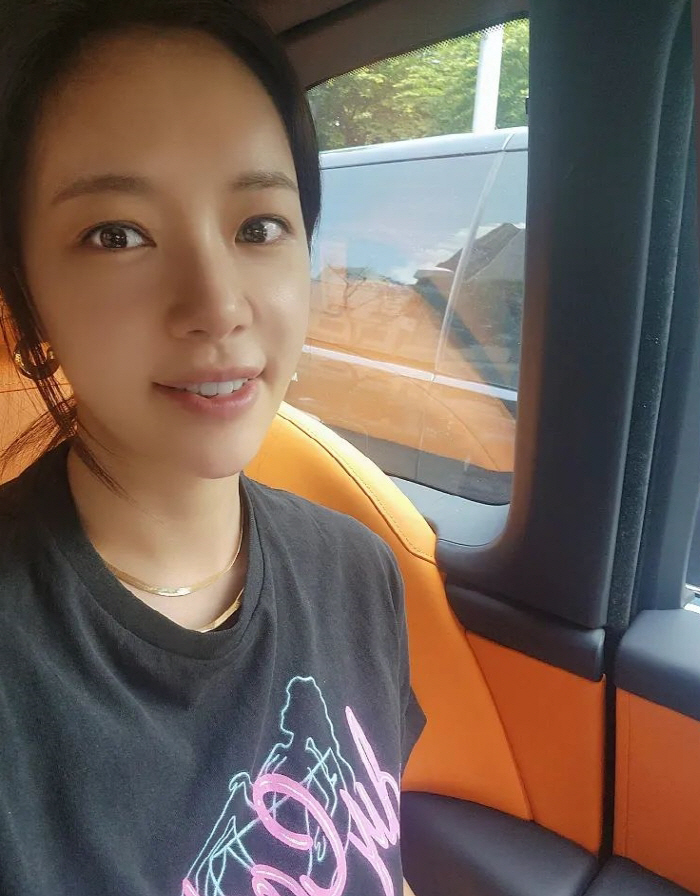 '이영돈♥' 황정음, 실물 얼마나 예쁘길래 "인형인 거 모르는 사람 없길…