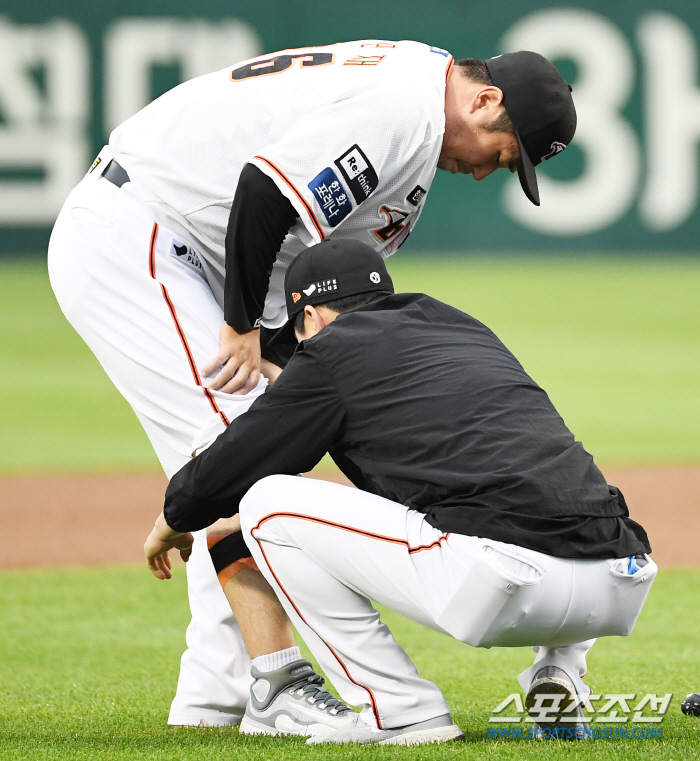 '이 악물고 버틴 베테랑' 강습 타구 맞고도 팀을 위해 던진 장민재...…