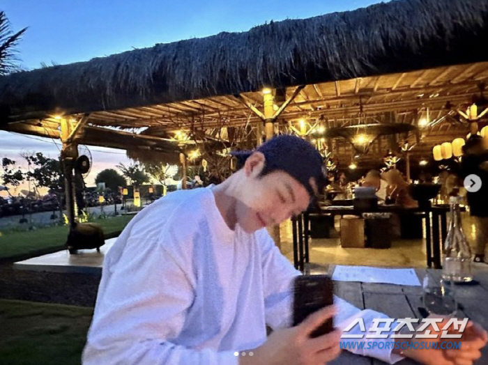 [종합]'김우빈♥신민아', 지난달 '발리' 동반 여행?…파리 여행 이어 …