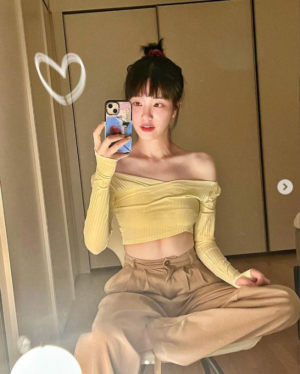 '이승기 처형' 이유비, 심각하게 깡마른 몸매…종이인형인 줄