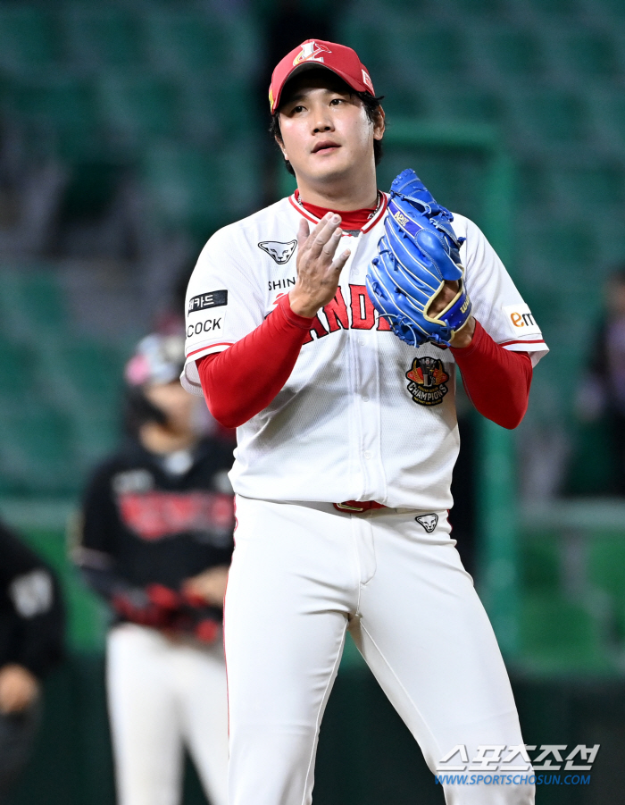 나오면 막는 미스터 제로, 60SV 페이스…돌부처 넘어 KBO 역대급 마…
