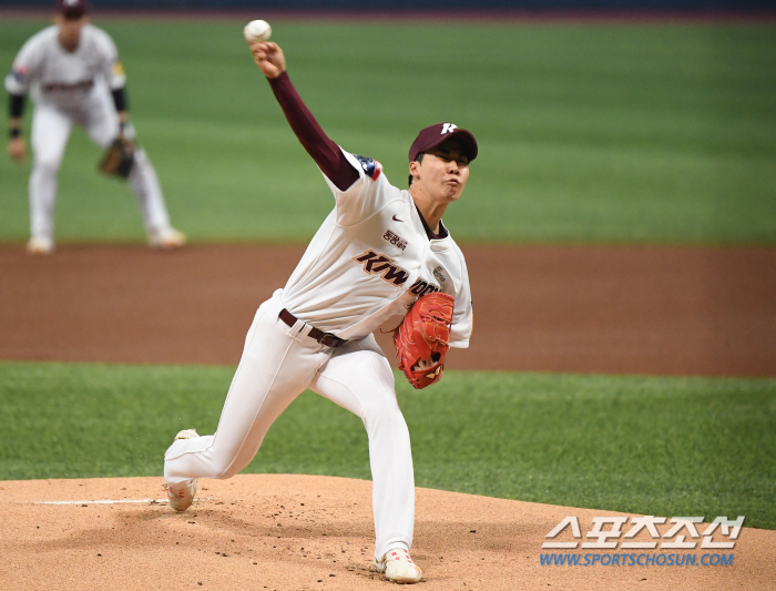 '12.79 vs 0.77' 언터처블 9억팔, 광속구는 잠시...사구 출…