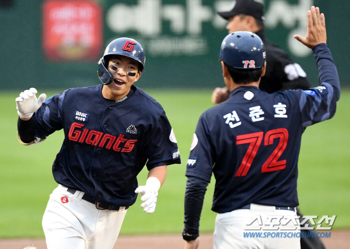 '진격의 거인 선봉장' 프로 데뷔 첫 홈런+스퀴즈번트, 신인 김민석은 폭…