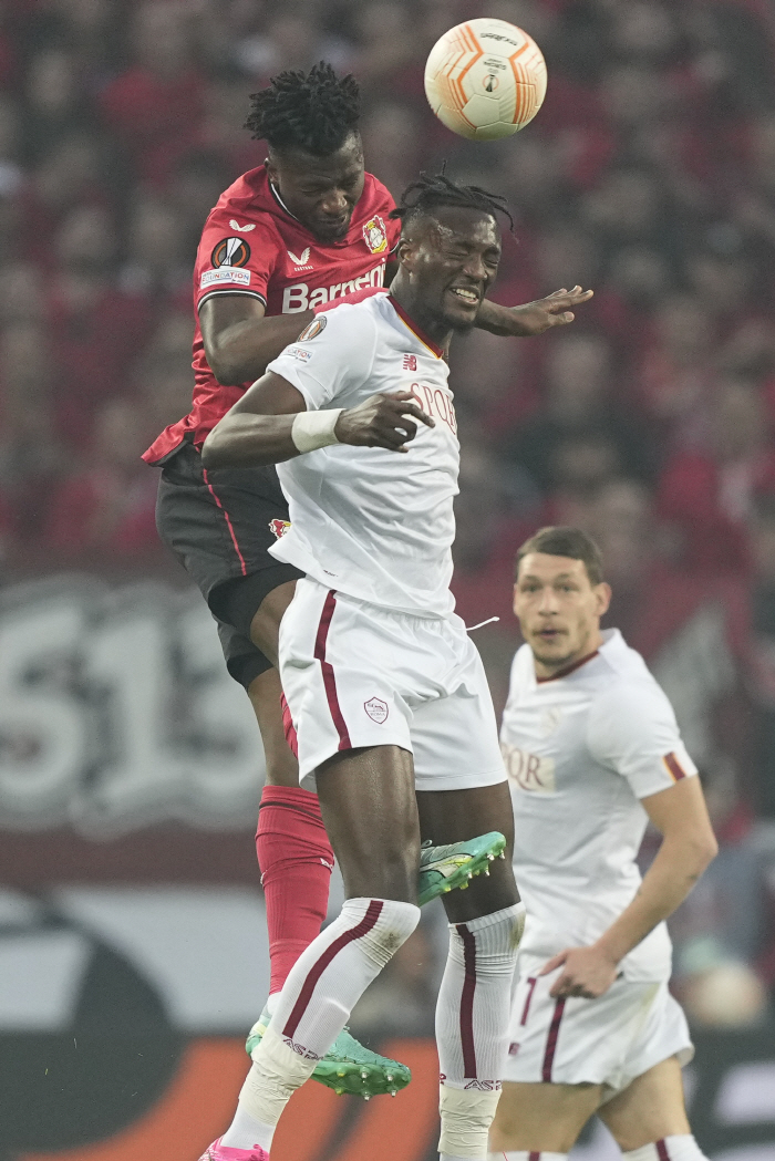 '무리뉴 전략 통했다' '질식수비' AS로마 무실점 32년 만에 UEL …