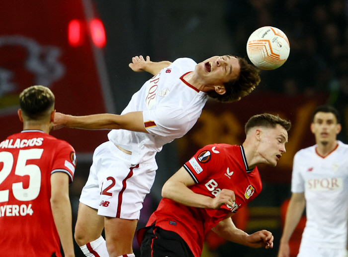 '무리뉴 전략 통했다' '질식수비' AS로마 무실점 32년 만에 UEL …