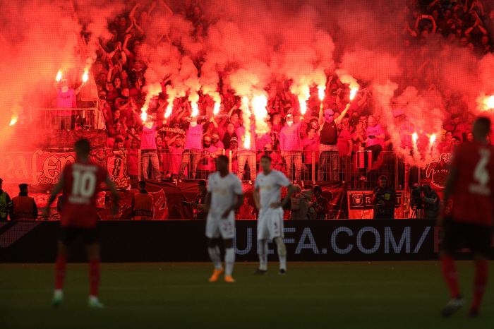 '무리뉴 전략 통했다' '질식수비' AS로마 무실점 32년 만에 UEL …
