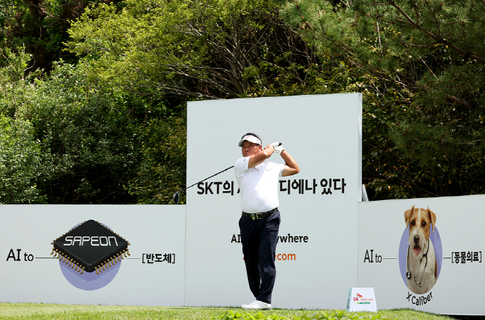 하루 27홀 돈 백석현, 2R 합계 12언더파 1위, 최경주 20번째 컷…