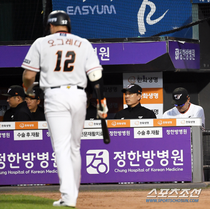 '최근 10경기 타율 6푼7리' 홈런포는 실종됐고 타격감은 곤두박질, 한…