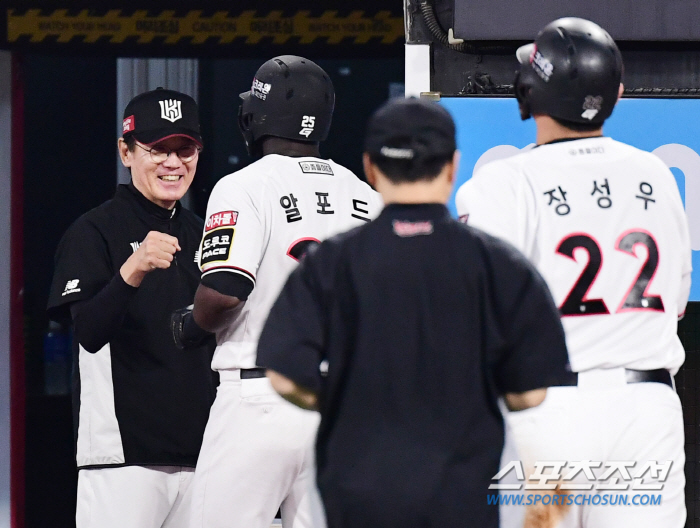 선발이 막고→타선 터져 리드→깔끔한 마무리 승리... 오랜만에 이강철 야…