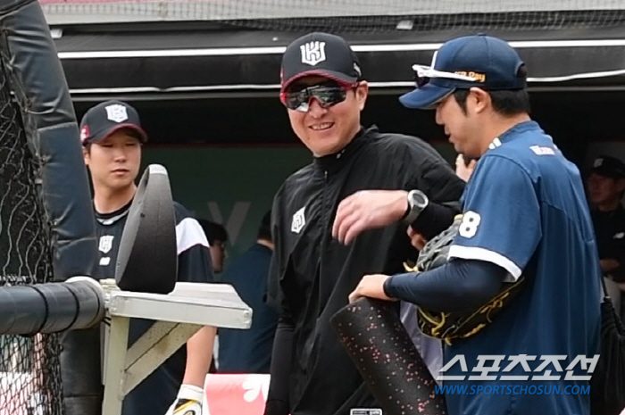 '3년만에 1군무대' 팀은 달라도 베테랑 장원준의 복귀가 반가운 동료들 …