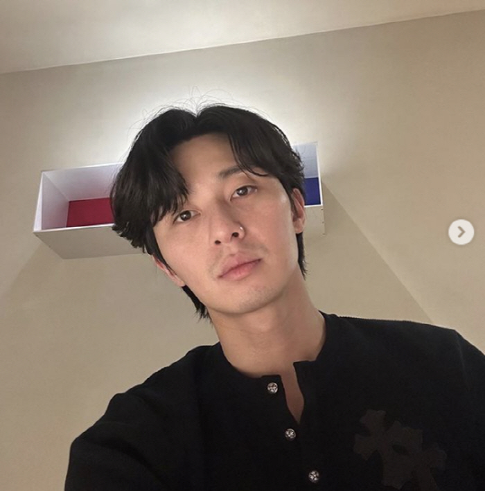박서준, 닭갈비집에서 '모자 푹 눌러쓴 채' 포착…일반인 사이 '눈에 띄…