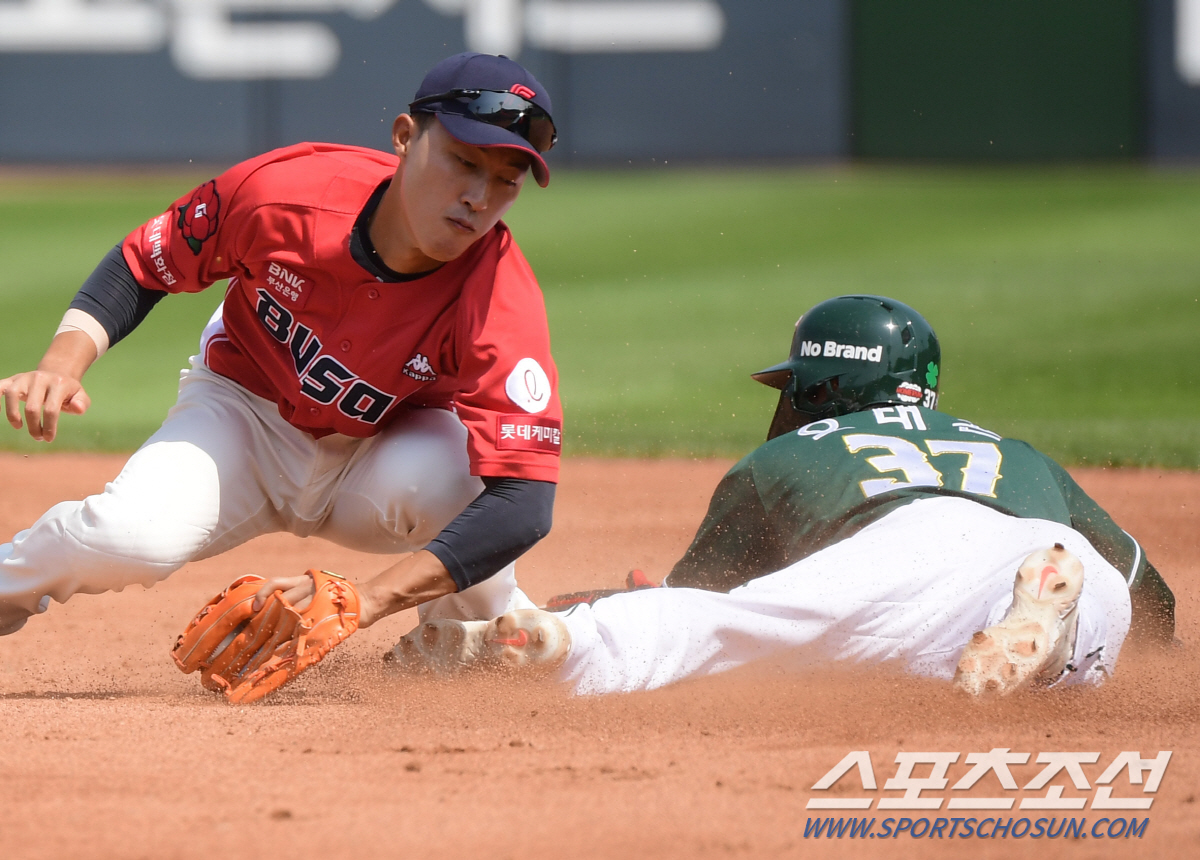 드디어 제대로 판 깔린 '유통대전', 정용진-신동빈 자존심을 걸었다…그 …