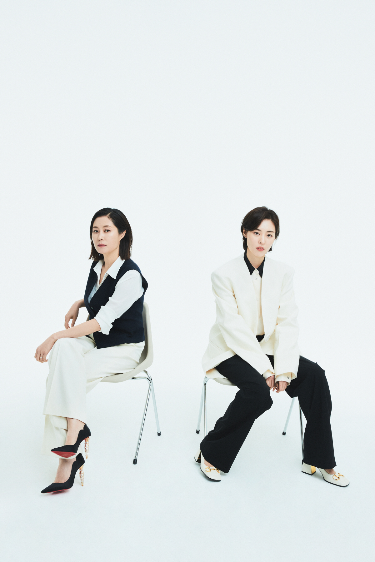 '레이스' 이연희-문소리, 시밀러룩으로 '워맨스 케미' 발산…'멋짐 뿜뿜…