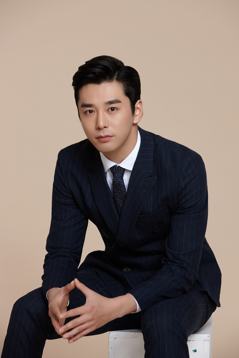 이하준, 트로트 아이돌 변신…'뽕사활동' 본격 예능 시작