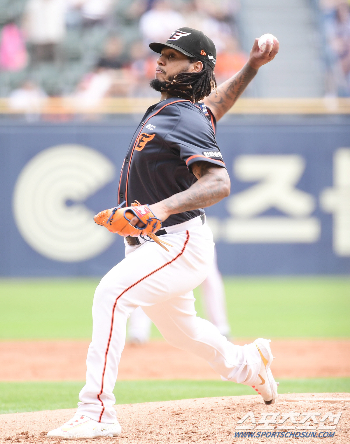 90억 FA로는 부족했나... 5월 ERA 1위인데 승률 간신히 5할..…