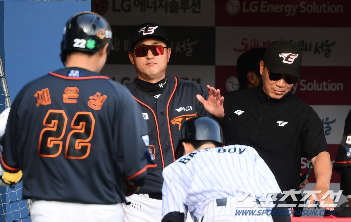 90억 FA로는 부족했나... 5월 ERA 1위인데 승률 간신히 5할..…