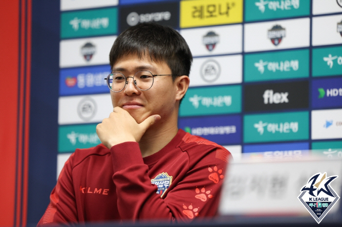 'FA 최대어' 동기들도 궁금한 권창훈의 거취 "모든 가능성 열어놓고 준…