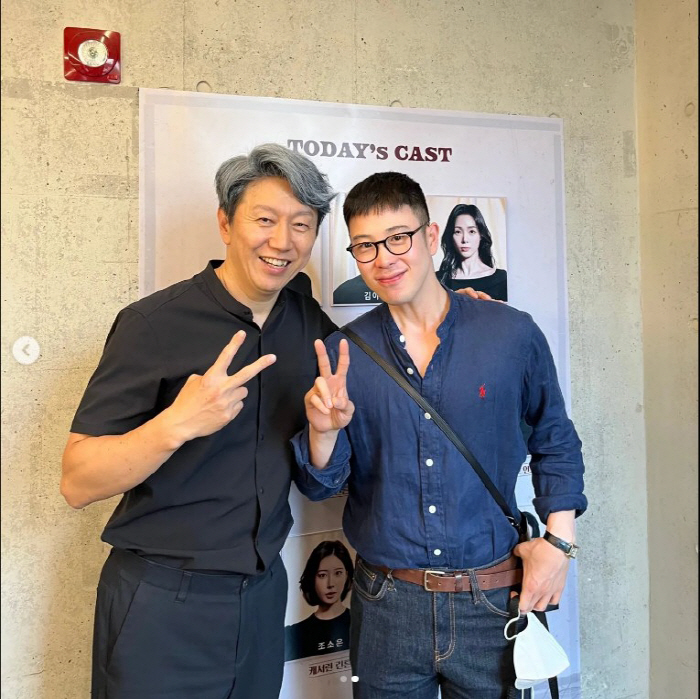피오, 해병대 생활 중 반쪽 됐다…휴가 중 빛나는 턱선