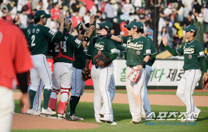 SSG 라이벌전→만원 관중→2연패 루징, 이게 롯데 진짜 실력인가
