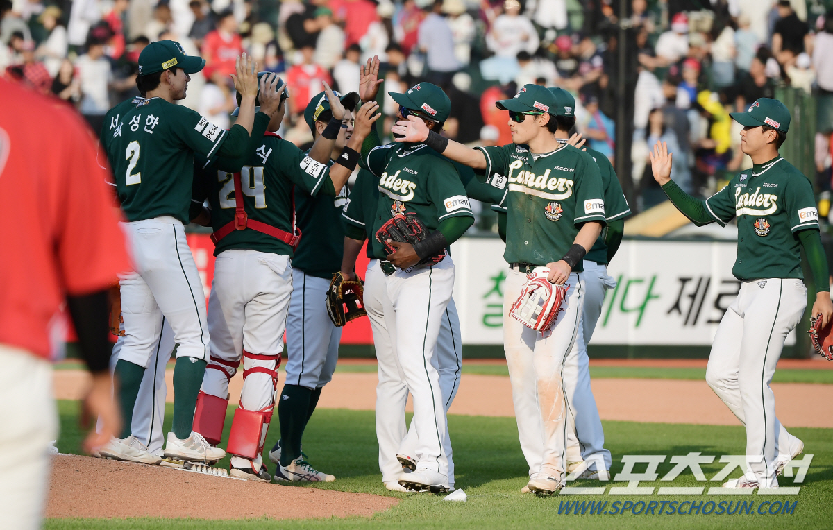 SSG 라이벌전→만원 관중→2연패 루징, 이게 롯데 진짜 실력인가