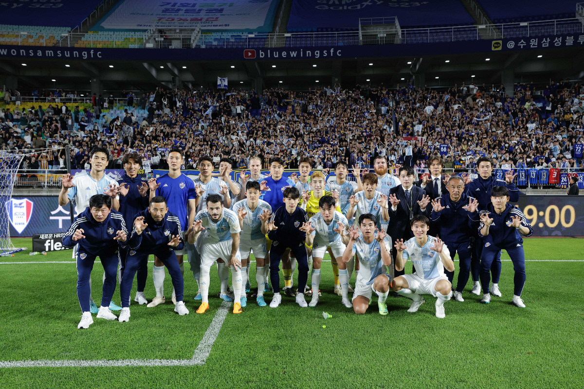 '승점 11점→13점 차' 홍명보 감독의 '4시간 집중력', 모두가 무기…