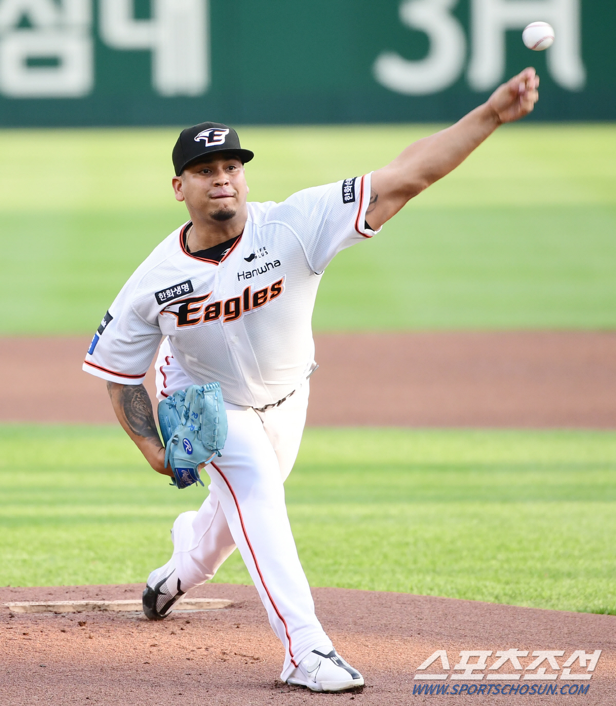 'KKKKKKKK' 쾌투→KBO 첫승 외인 투수의 함박웃음 "언제나 팀 …