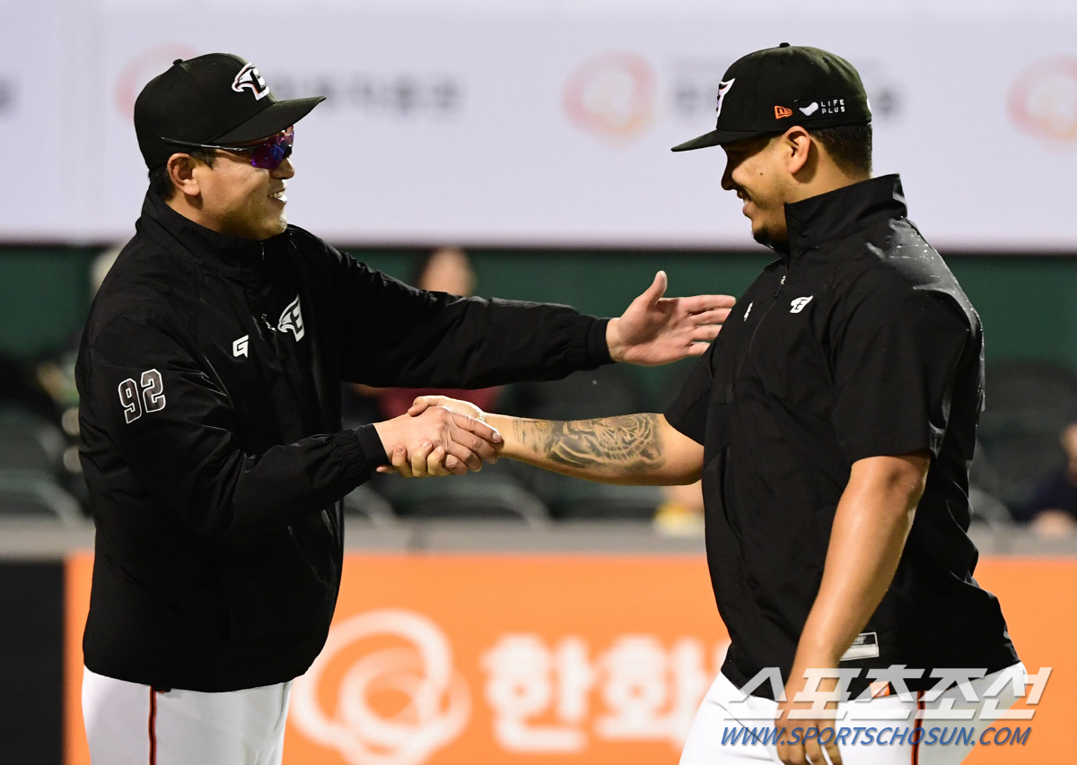 'KKKKKKKK' 쾌투→KBO 첫승 외인 투수의 함박웃음 "언제나 팀 …