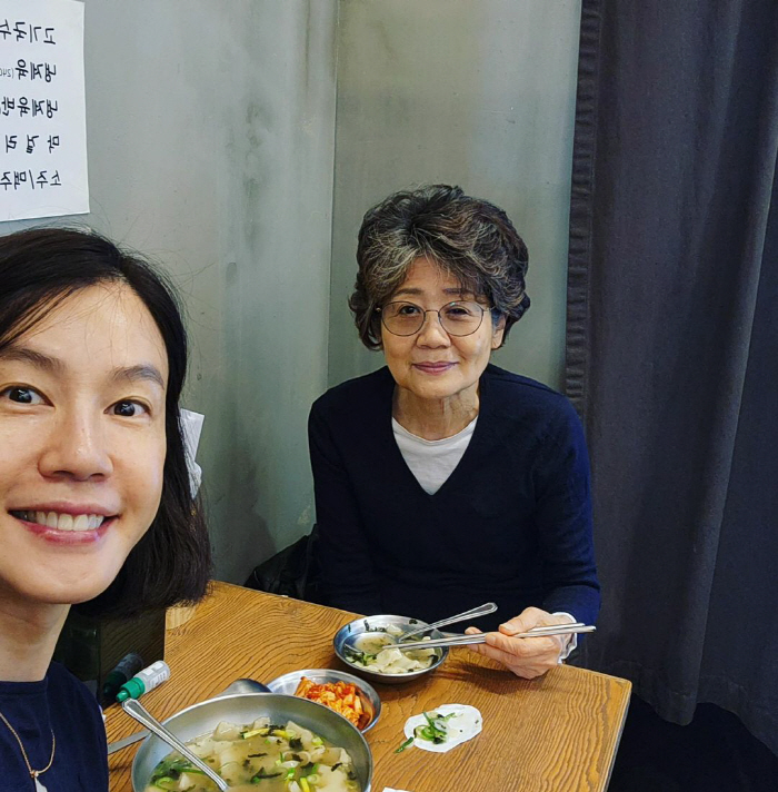 김지호 "母, 코로나로 눈 타격…안압 높고 각막 부어 먹지도 자지도 못해…