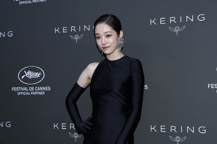 노윤서, 칸에서도 '빛나는 신인'...우아한 블랙 드레스