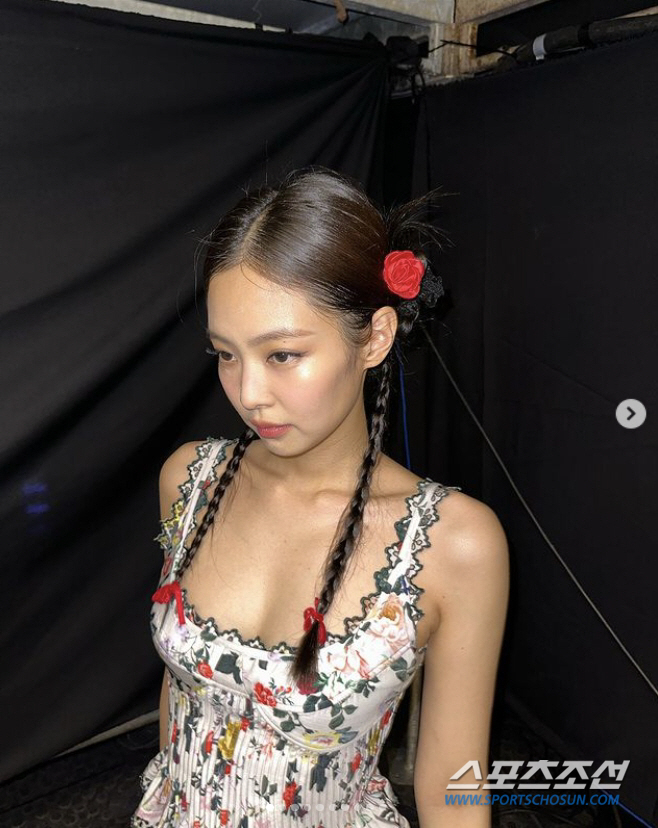 [종합]제니 연기 데뷔작 '디 아이돌', 소프트코어 포르노? 칸에서 공개…